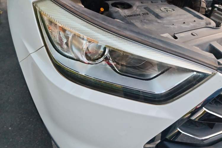 Used JAC Group Refine S3 2016 1.5L Manual Luxury Smart Version Right Front Headlight