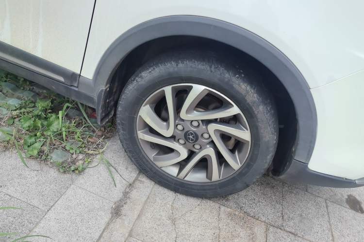 Used JAC Group Refine S3 2016 1.5L CVT Luxury Smart Version Right Front Wheel Hub