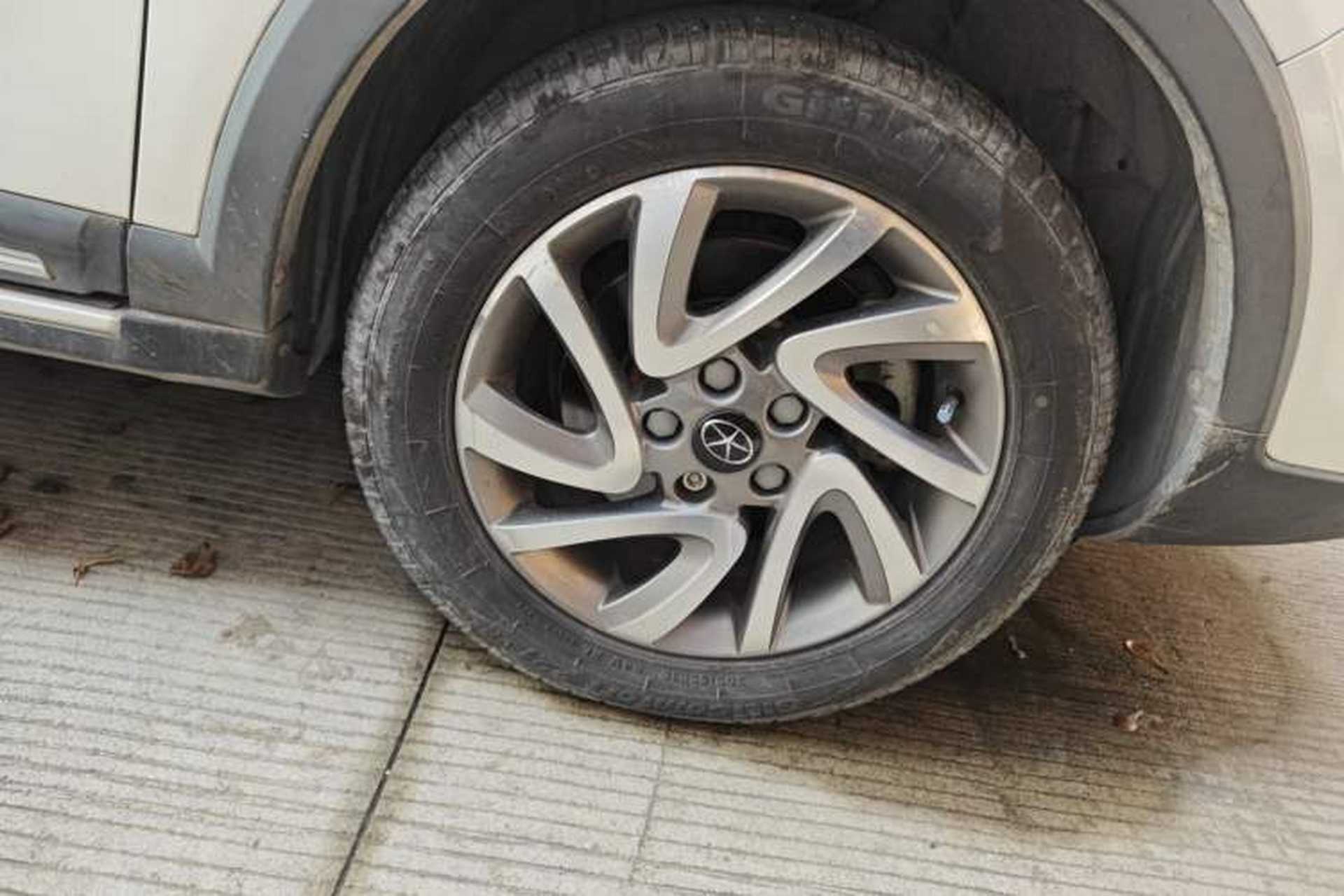 Used JAC Group Refine S3 2016 1.5L CVT Luxury Smart Premium Edition Right Front Wheel Hub