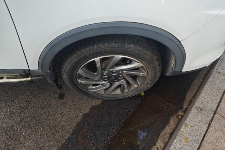 Used JAC Group Refine S3 2016 1.5L Manual Luxury Model Right Front Wheel Hub