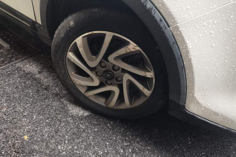 Used JAC Group Refine S3 2016 1.5L CVT Luxury Smart Version Right Front Wheel Hub