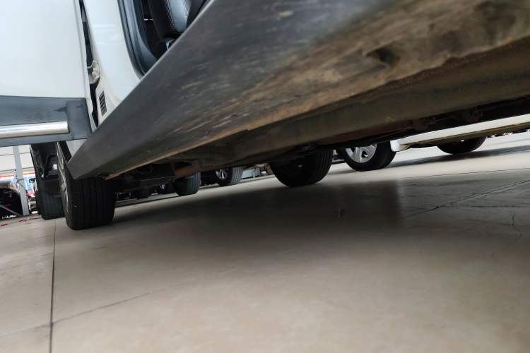 Used JAC Group Refine S3 2016 1.5L CVT Luxury Smart Version Right Side Sill