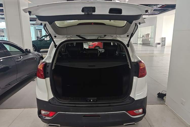 Used JAC Group Refine S3 2016 1.5L CVT Luxury Smart Premium Edition Trunk