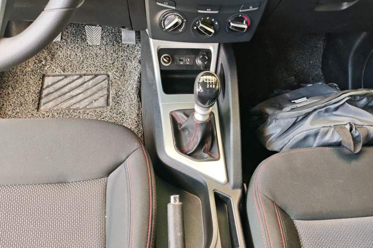 Used JAC Group Refine S3 2016 1.5L Manual Luxury Model Gear Lever