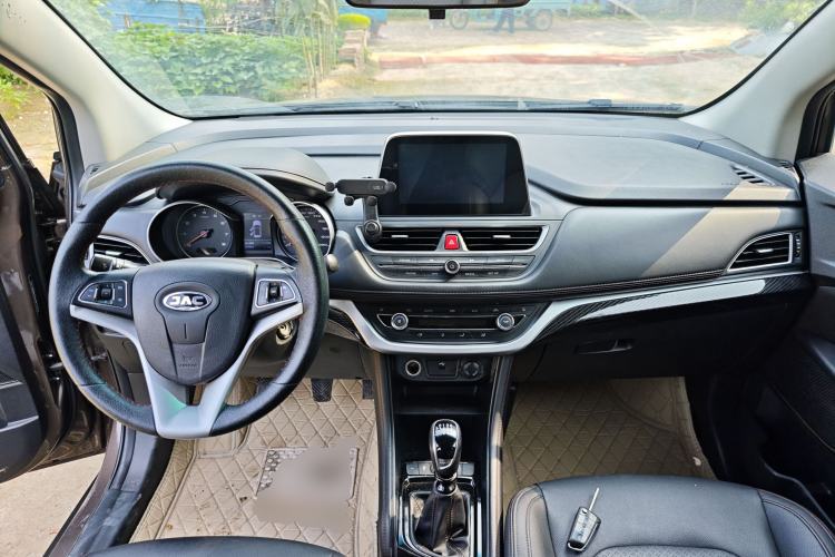 Used JAC Group Refine S3 2017 1.6L Manual Luxury Smart Model Center Console