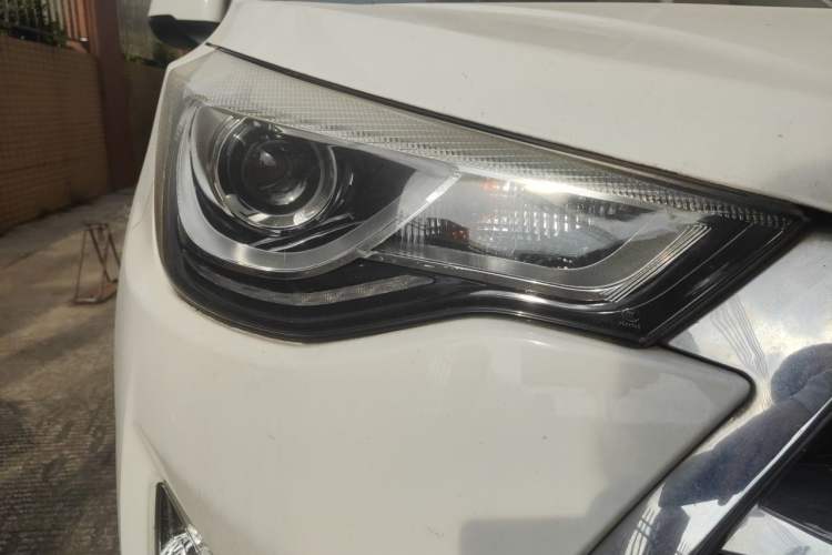 Used JAC Group Refine S3 2017 1.6L Manual Luxury Smart Model Right Front Headlight