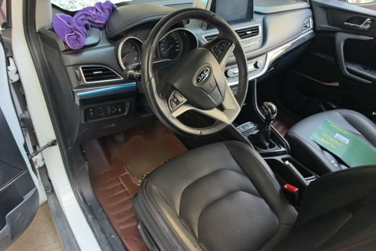 Used JAC Group Refine S3 2017 1.6L Manual Luxury Smart Model Center Console