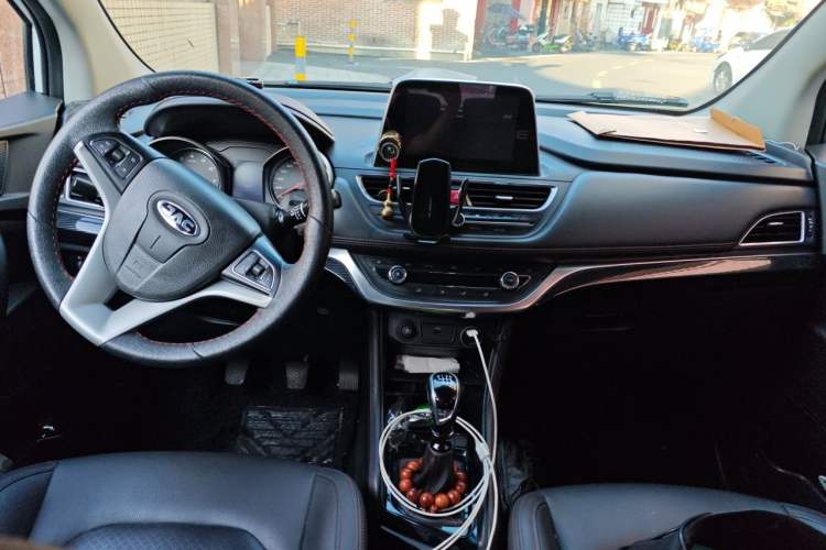 Used JAC Group Refine S3 2017 1.6L Manual Luxury Smart Model Center Console