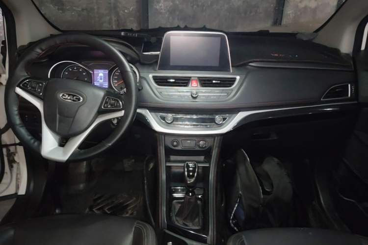 Used JAC Group Refine S3 2017 1.5L Manual Luxury Smart Model Center Console