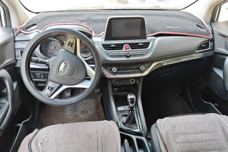 Used JAC Group Refine S3 2017 1.5L Manual Luxury Smart Model Center Console