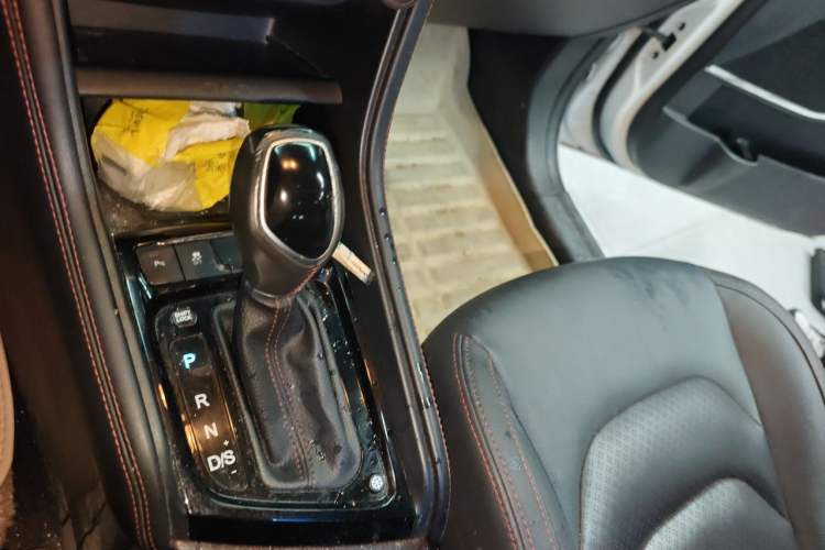 Used JAC Group Refine S3 2017 1.6L CVT Luxury Smart Model Gear Lever