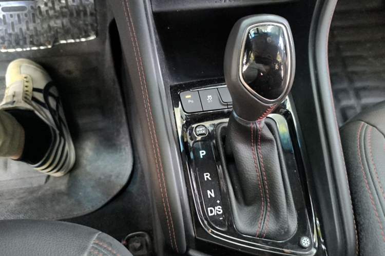 Used JAC Group Refine S3 2017 1.6L CVT Smart Connect Model Gear Lever