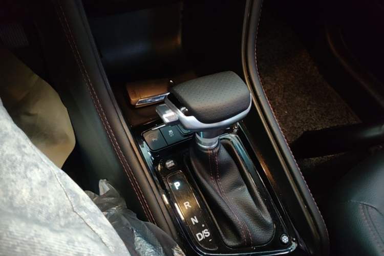 Used JAC Group Refine S3 2017 1.6L CVT Luxury Smart Model Gear Lever