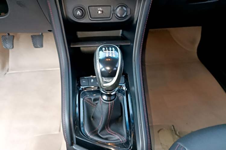 Used JAC Group Refine S3 2017 1.6L Manual Luxury Smart Model Gear Lever