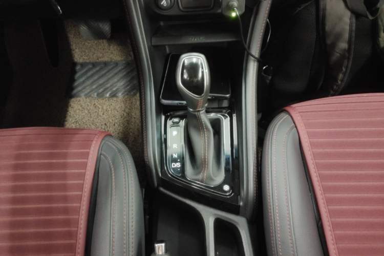 Used JAC Group Refine S3 2017 1.6L CVT Luxury Smart Model Gear Lever