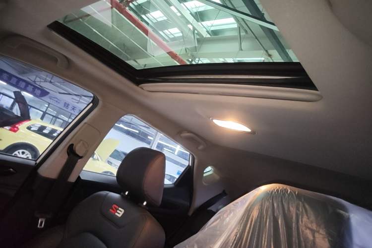 Used JAC Group Refine S3 2017 1.6L CVT Luxury Smart Model Headliner