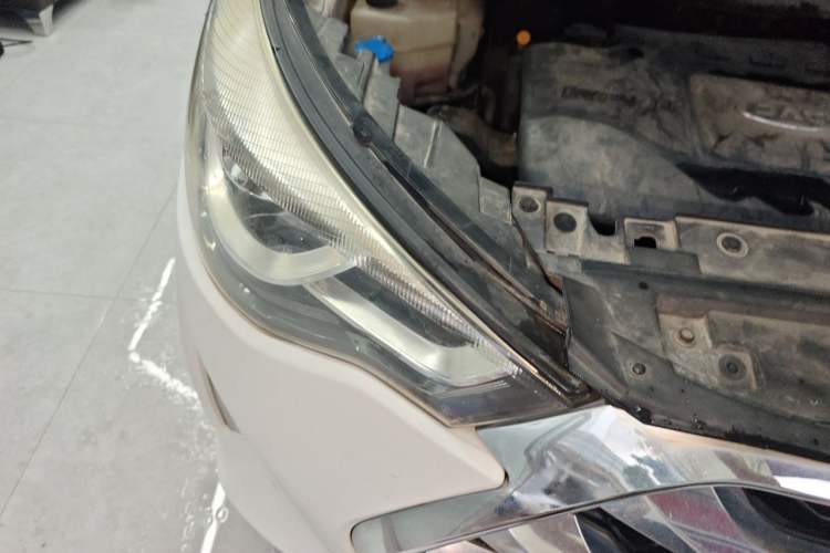 Used JAC Group Refine S3 2017 1.6L CVT Luxury Smart Model Right Front Headlight