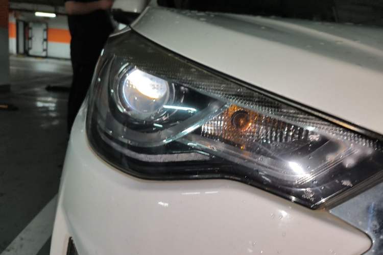 Used JAC Group Refine S3 2017 1.6L CVT Luxury Smart Model Right Front Headlight