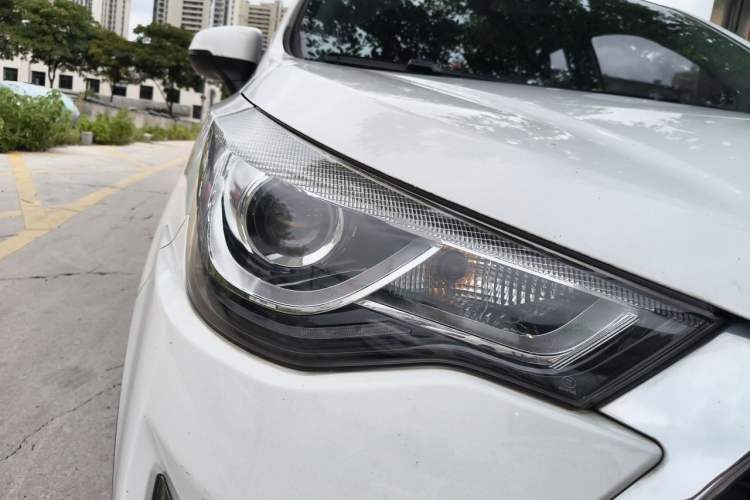 Used JAC Group Refine S3 2017 1.6L Manual Luxury Smart Model Right Front Headlight