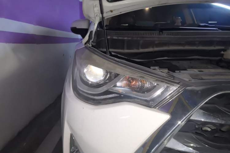 Used JAC Group Refine S3 2017 1.6L CVT Luxury Smart Model Right Front Headlight