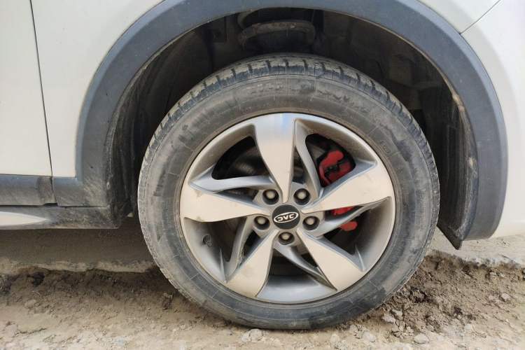 Used JAC Group Refine S3 2017 1.6L CVT Luxury Smart Model Right Front Wheel Hub