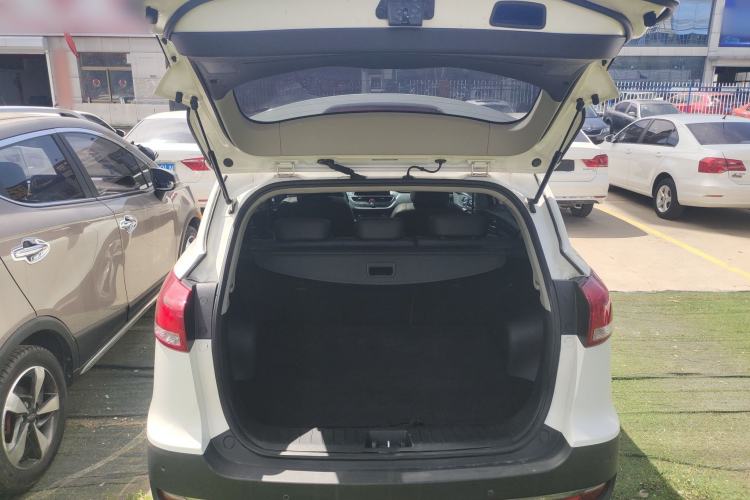 Used JAC Group Refine S3 2017 1.5L Manual Luxury Smart Model Trunk