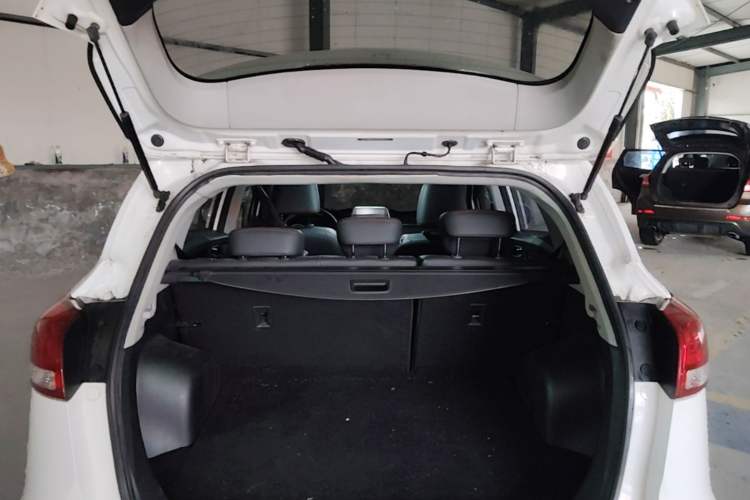 Used JAC Group Refine S3 2017 1.5L Manual Luxury Smart Model Trunk
