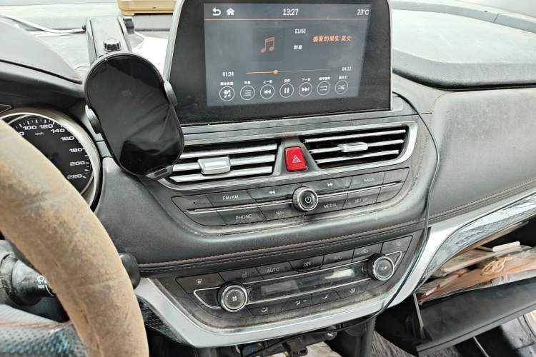 Used JAC Group Refine S3 2018 Smart Drive Edition 1.5L Manual Luxury Smart Model Audio And AC Panel