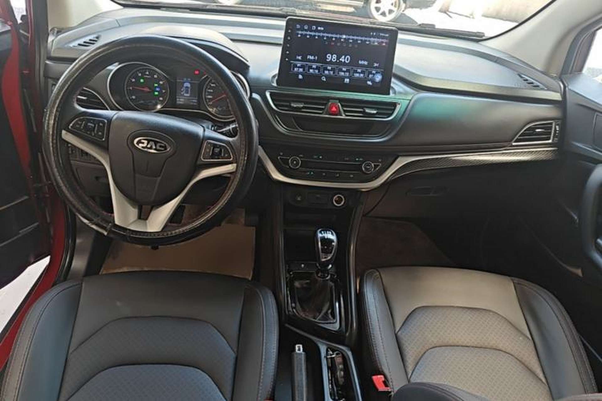 Used JAC Group Refine S3 2018 Custom Edition 1.5L Manual Luxury Model Center Console