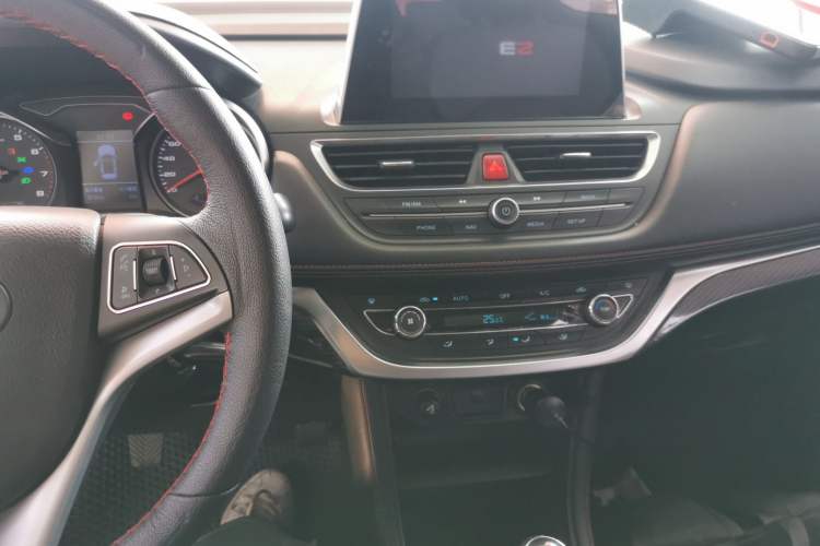 Used JAC Group Refine S3 2018 Custom Edition 1.5L Manual Luxury Smart Model Audio And AC Panel