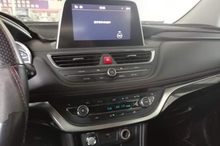 Used JAC Group Refine S3 2018 Custom Edition 1.5L Manual Luxury Smart Model Audio And AC Panel