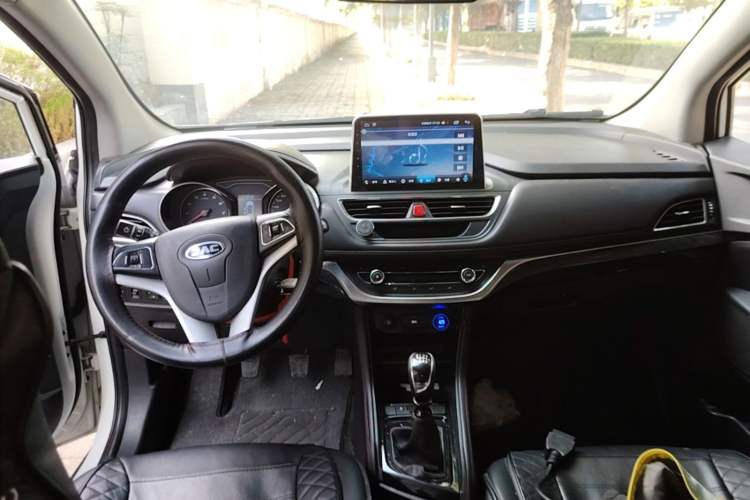 Used JAC Group Refine S3 2018 1.5L Manual Classic Edition Center Console
