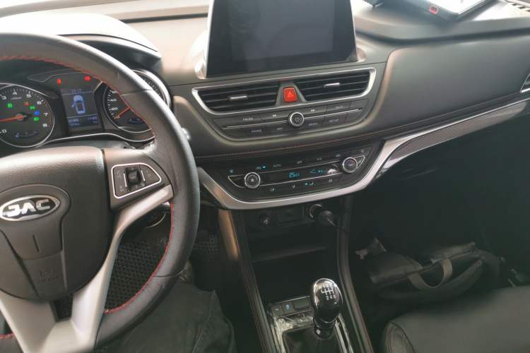 Used JAC Group Refine S3 2018 Custom Edition 1.5L Manual Luxury Smart Model Center Console