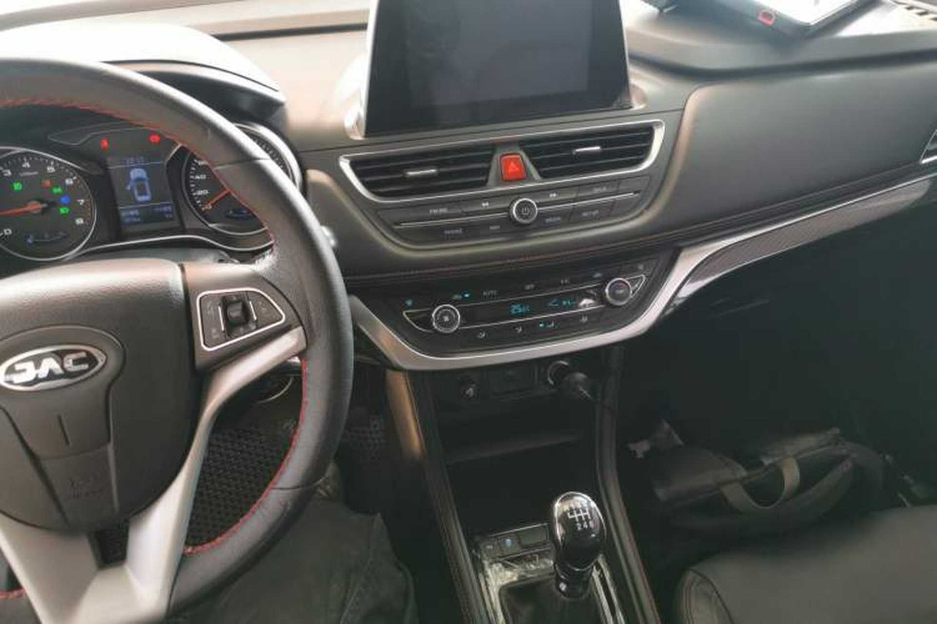 Used JAC Group Refine S3 2018 Custom Edition 1.5L Manual Luxury Smart Model Center Console