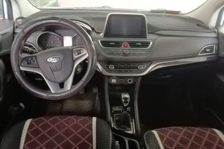 Used JAC Group Refine S3 2018 Custom Edition 1.5L Manual Luxury Smart Model Center Console