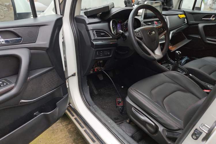 Used JAC Group Refine S3 2018 Custom Edition 1.5L Manual Luxury Smart Model Driver Seat