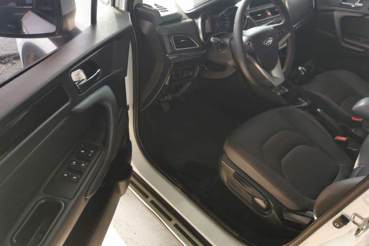 Used JAC Group Refine S3 2018 Custom Edition 1.5L Manual Luxury Smart Model Driver Seat