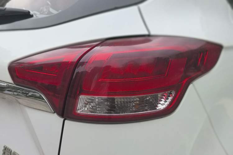 Used JAC Group Refine S3 2018 Custom Edition 1.5L Manual Luxury Smart Model Exterior 9