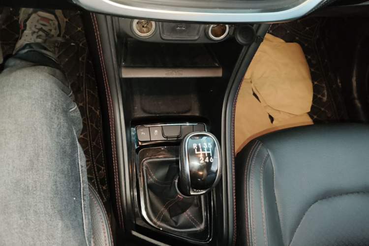 Used JAC Group Refine S3 2018 Custom Edition 1.5L Manual Luxury Smart Model Gear Lever