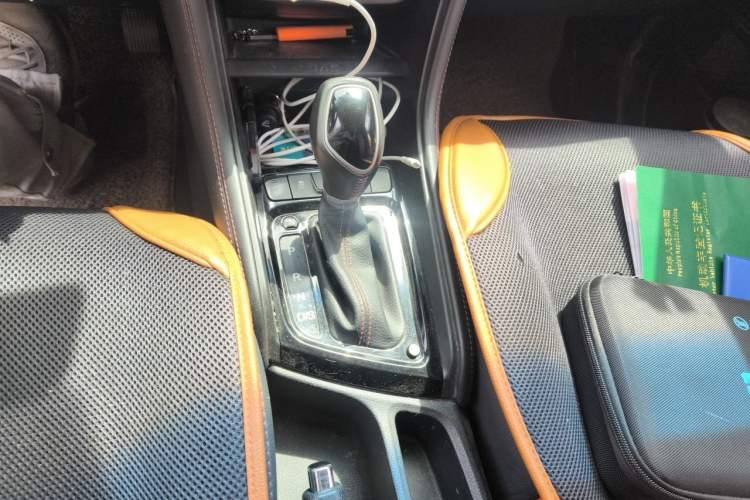 Used JAC Group Refine S3 2018 Custom Edition 1.6L CVT Luxury Smart Model Gear Lever