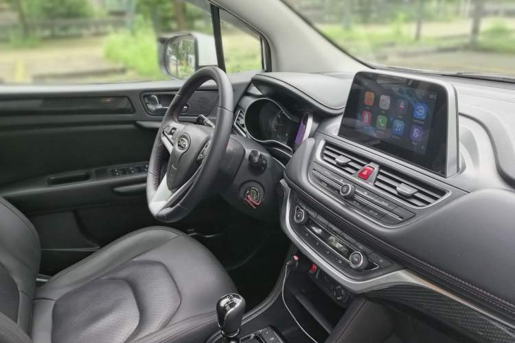 Used JAC Group Refine S3 2018 Custom Edition 1.5L Manual Luxury Smart Model Interior 12