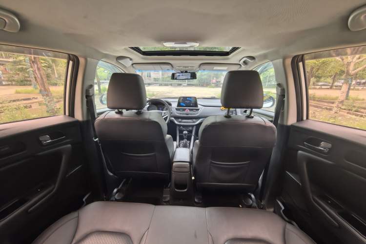 Used JAC Group Refine S3 2018 Custom Edition 1.5L Manual Luxury Smart Model Interior 2