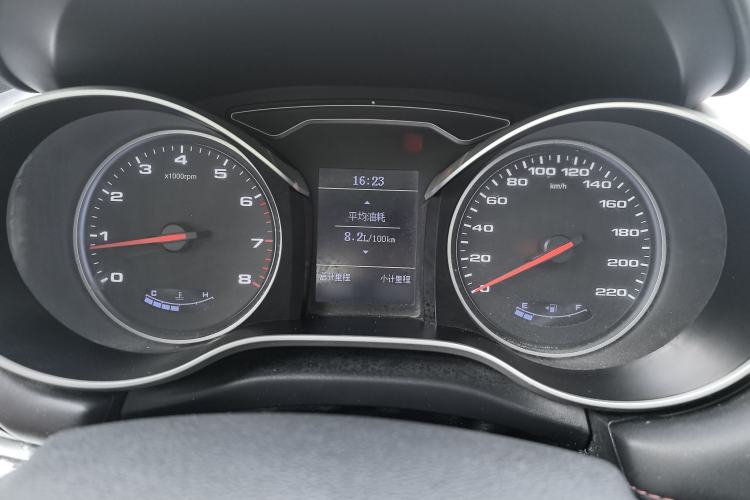 Used JAC Group Refine S3 2018 Custom Edition 1.5L Manual Luxury Smart Model Interior 8
