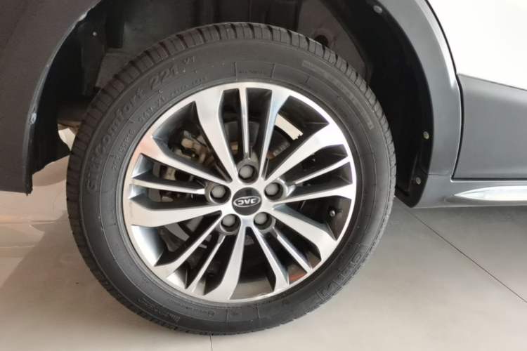 Used JAC Group Refine S3 2018 Smart Drive Version 1.6L CVT Luxury Smart Model Right Rear Wheel Hub