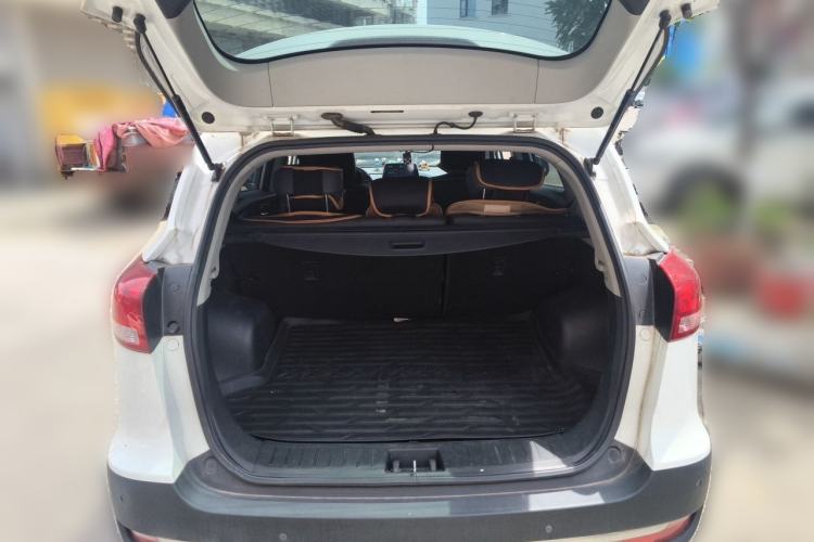Used JAC Group Refine S3 2018 Custom Edition 1.6L CVT Luxury Smart Model Trunk