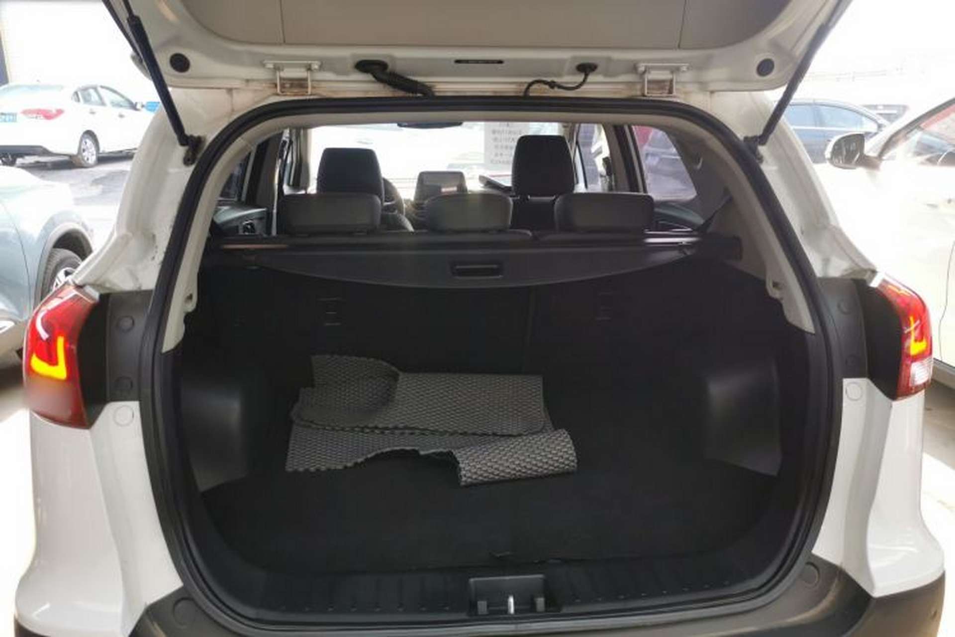 Used JAC Group Refine S3 2018 Custom Edition 1.5L Manual Luxury Smart Model Trunk