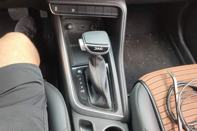 Used JAC Group Refine S4 2019 1.6L CVT Dream Edition Gear Lever