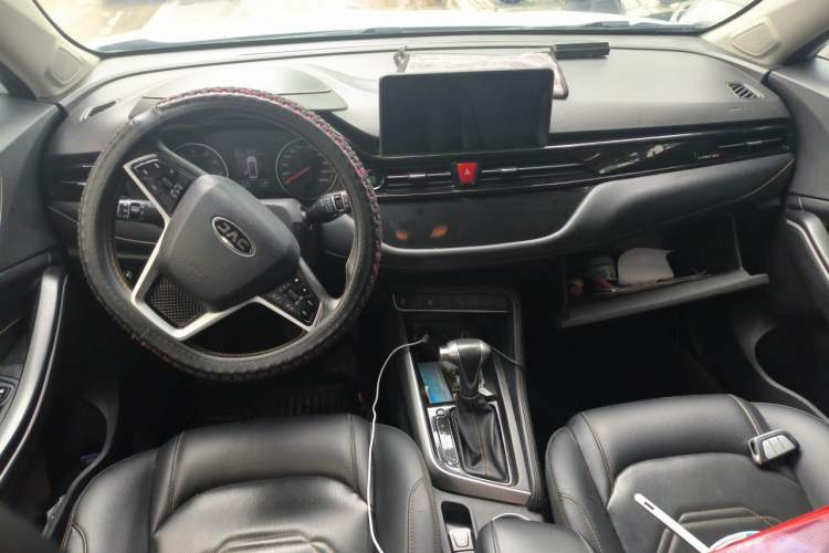 Used JAC Group Refine S4 2019 1.6L CVT Superior Edition Center Console