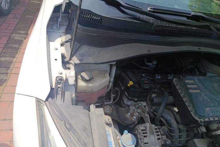 Used JAC Group Refine S4 2019 1.6L CVT Superior Edition Engine Bay Right