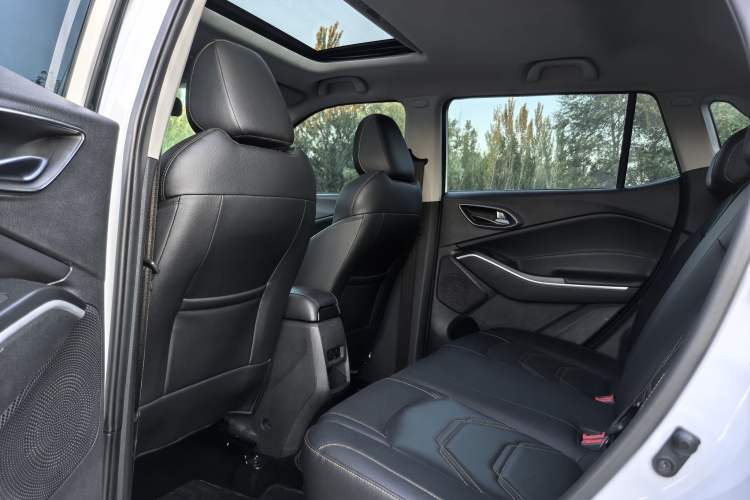 Used JAC Group Refine S4 2019 1.6L CVT Superior Edition Interior 4